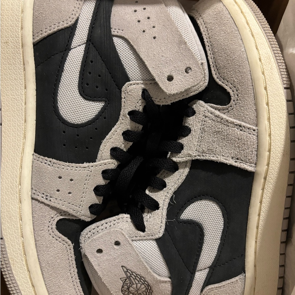Nike White and Black Zoom Air Sneakers